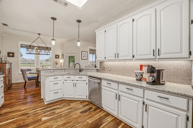 5910 Dog Leg Court, Granbury, TX 76049