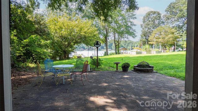 115 Rainbow Lane, Mooresville, NC 28117