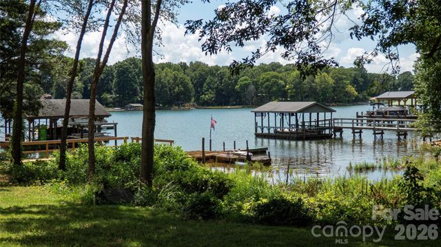 115 Rainbow Lane, Mooresville, NC 28117