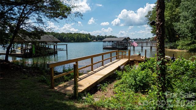 115 Rainbow Lane, Mooresville, NC 28117