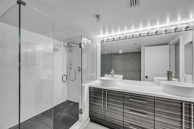540 Brickell Key Drive 1820, Miami, FL 33131