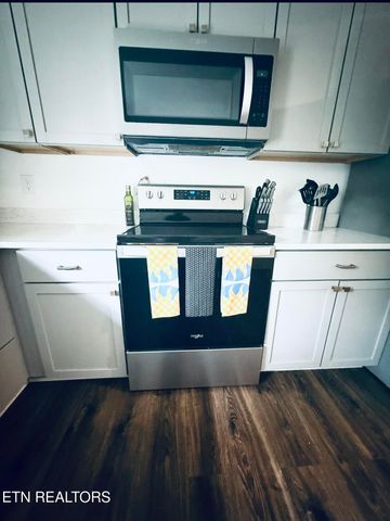 2005 Robinson Rd, Knoxville, TN 37923