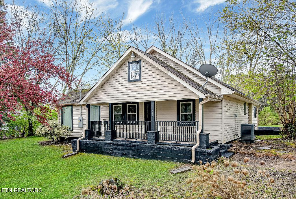 2005 Robinson Rd, Knoxville, TN 37923
