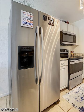 4625 Bayshore DR D8, Naples, FL 34112