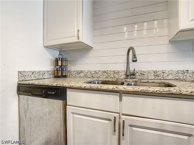 4625 Bayshore DR D8, Naples, FL 34112