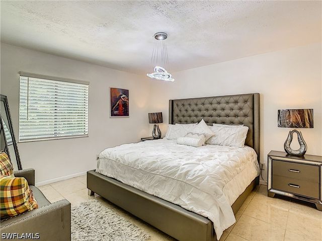 4625 Bayshore DR D8, Naples, FL 34112
