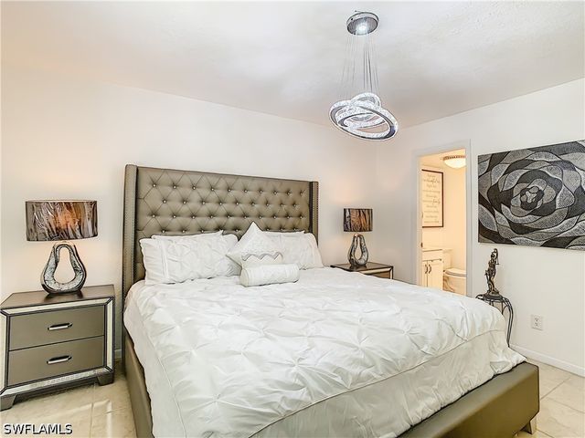 4625 Bayshore DR D8, Naples, FL 34112