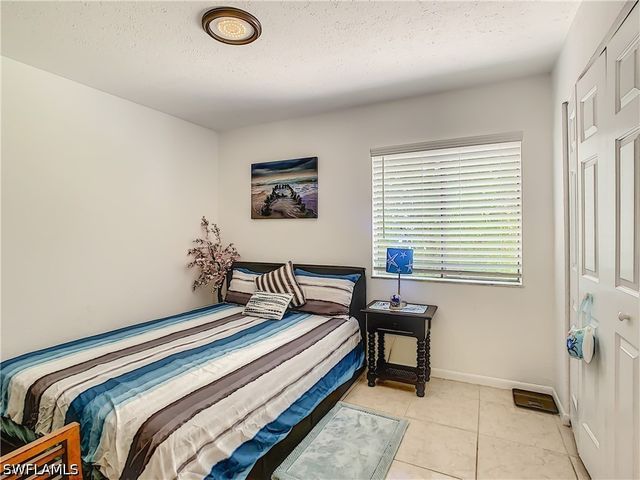 4625 Bayshore DR D8, Naples, FL 34112