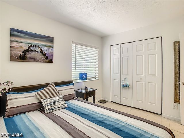 4625 Bayshore DR D8, Naples, FL 34112