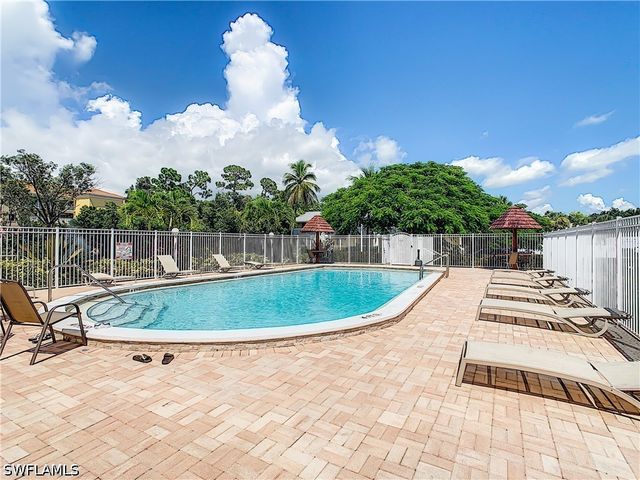 4625 Bayshore DR D8, Naples, FL 34112