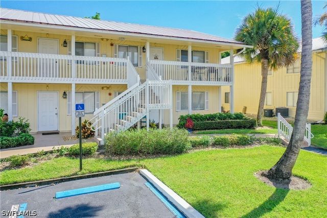 4625 Bayshore DR D8, Naples, FL 34112