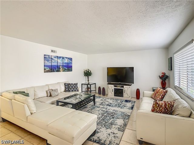 4625 Bayshore DR D8, Naples, FL 34112
