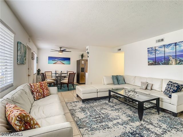 4625 Bayshore DR D8, Naples, FL 34112