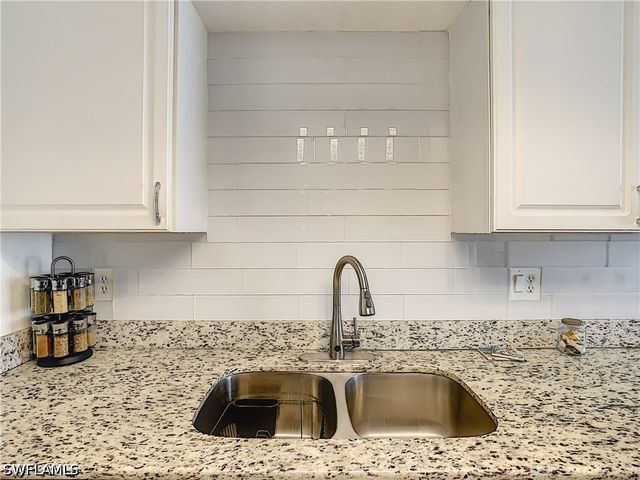4625 Bayshore DR D8, Naples, FL 34112
