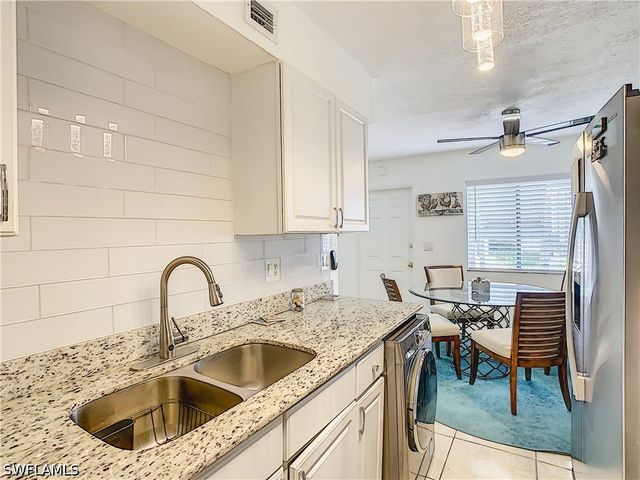 4625 Bayshore DR D8, Naples, FL 34112
