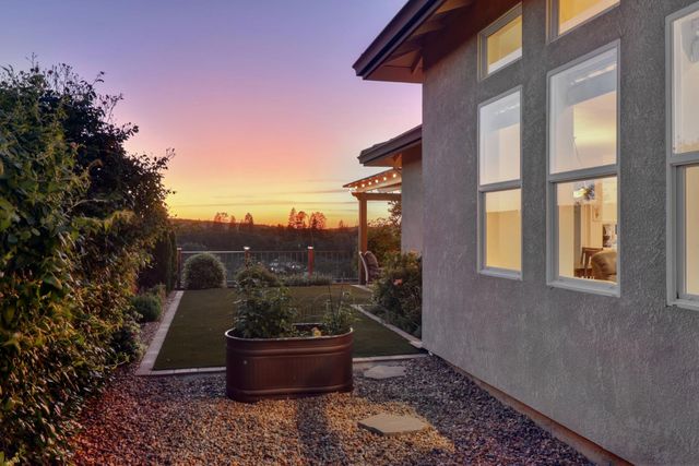 2126 Thomas Dr, Jackson, CA 95642