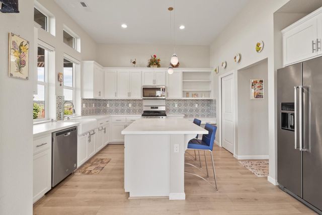 2126 Thomas Dr, Jackson, CA 95642