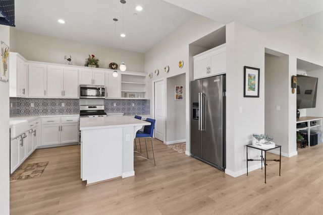 2126 Thomas Dr, Jackson, CA 95642