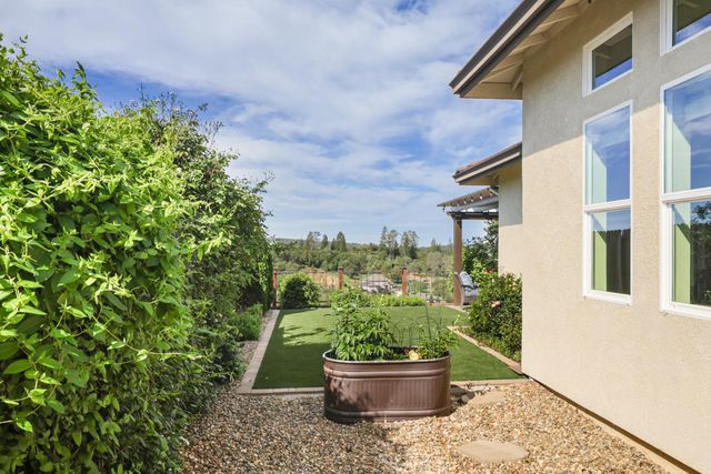 2126 Thomas Dr, Jackson, CA 95642