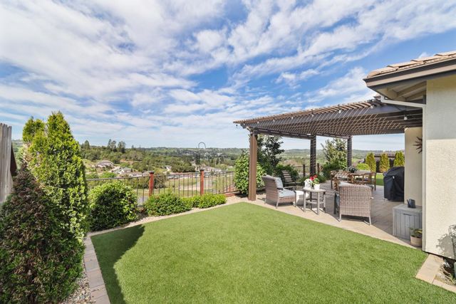 2126 Thomas Dr, Jackson, CA 95642