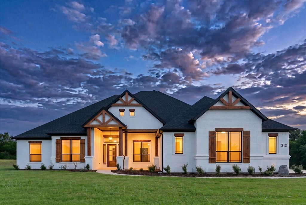 310 Mayberry Way, Waxahachie, TX 75167