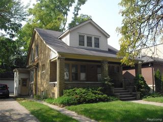 887 Saint Clair Lower Street, Grosse Pointe, MI 48230