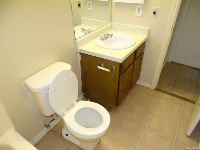 8898 Meadow Range, San Antonio, TX 78250