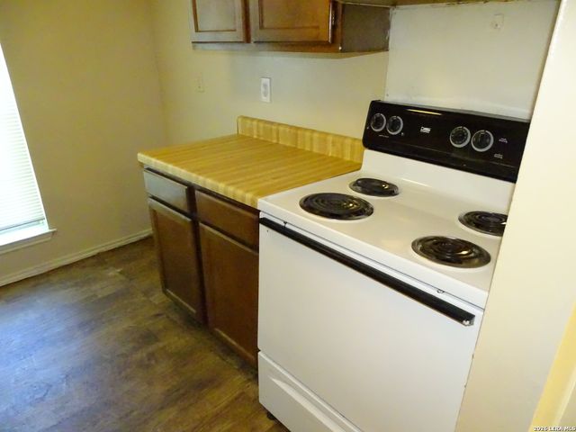 8898 Meadow Range, San Antonio, TX 78250