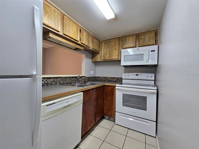 7186 E BANK DRIVE 7186, Tampa, FL 33617