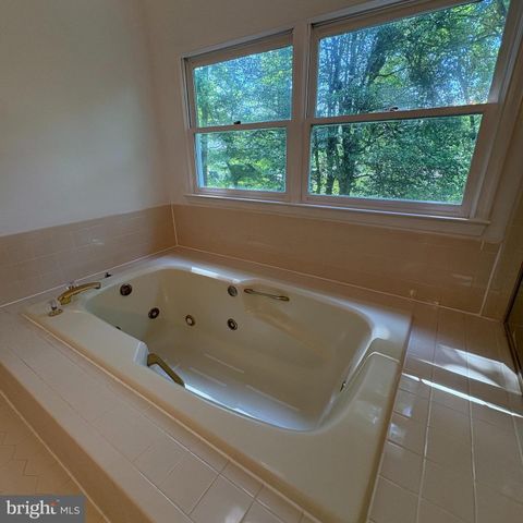 3502 HOLLY RD, Annandale, VA 22003