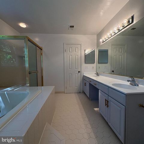 3502 HOLLY RD, Annandale, VA 22003
