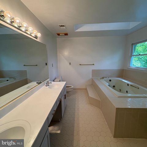 3502 HOLLY RD, Annandale, VA 22003