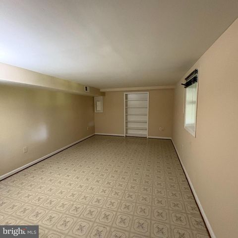 3502 HOLLY RD, Annandale, VA 22003