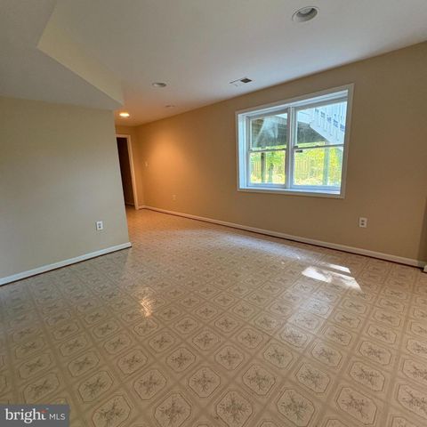 3502 HOLLY RD, Annandale, VA 22003