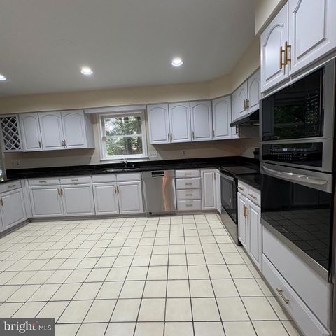 3502 HOLLY RD, Annandale, VA 22003