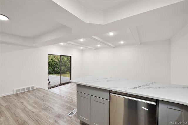 14421 Labelle Street, Oak Park, MI 48237