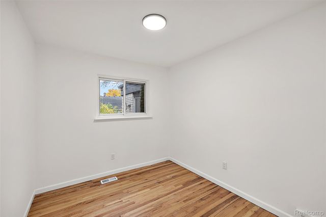 14421 Labelle Street, Oak Park, MI 48237