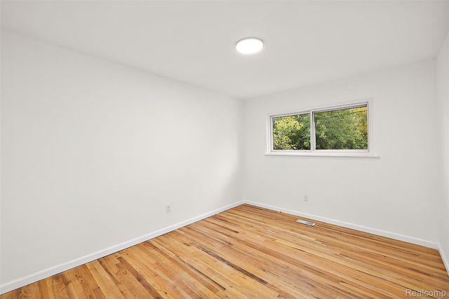 14421 Labelle Street, Oak Park, MI 48237