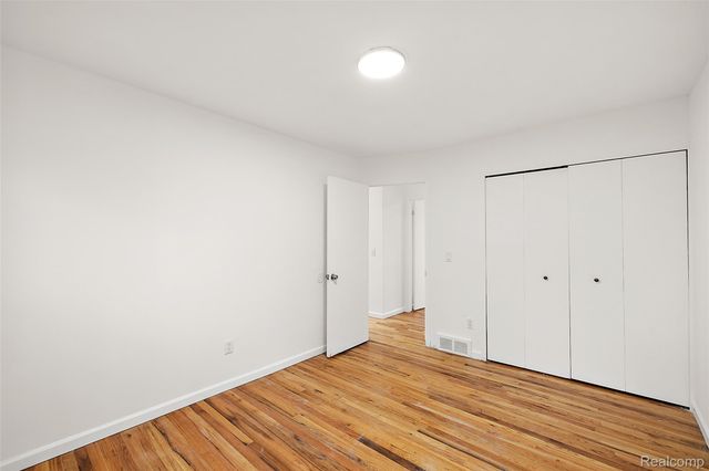 14421 Labelle Street, Oak Park, MI 48237