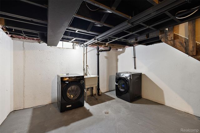 14421 Labelle Street, Oak Park, MI 48237