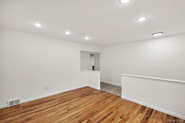 14421 Labelle Street, Oak Park, MI 48237