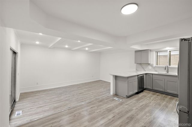 14421 Labelle Street, Oak Park, MI 48237