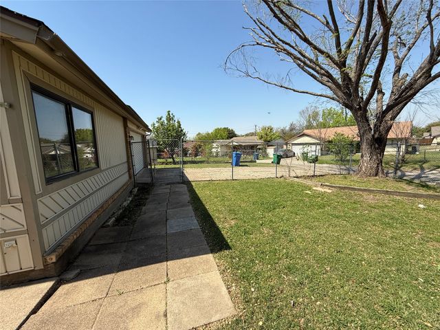 2107 Rockwood Drive, Carrollton, TX 75007