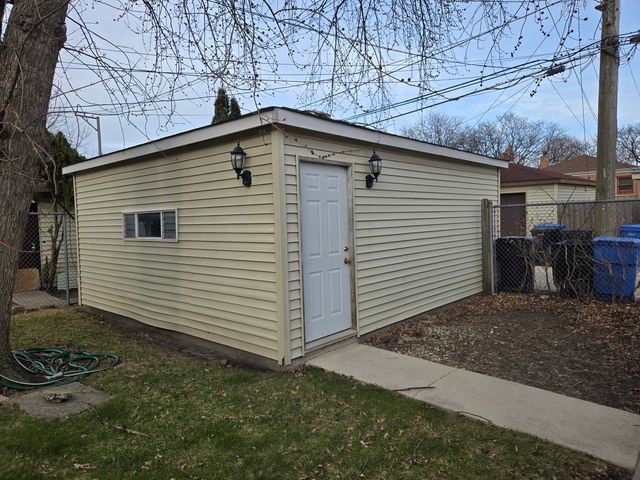 8531 S Euclid Avenue, Chicago, IL 60617