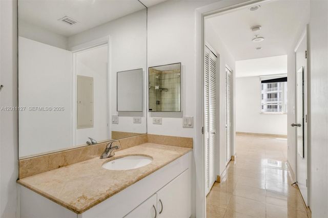 801 Brickell Key Blvd 1503, Miami, FL 33131