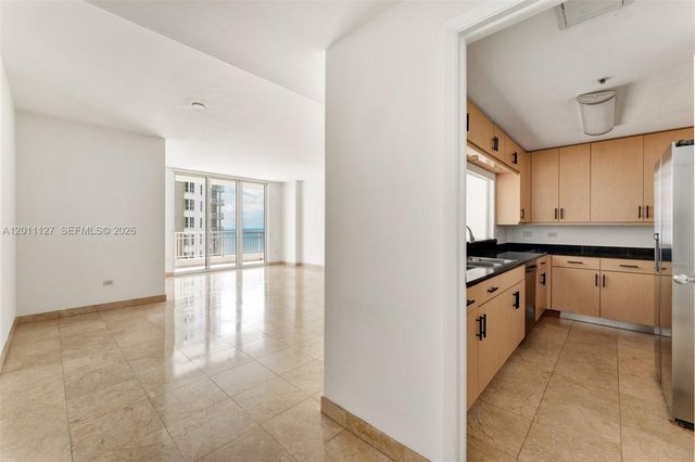 801 Brickell Key Blvd 1503, Miami, FL 33131
