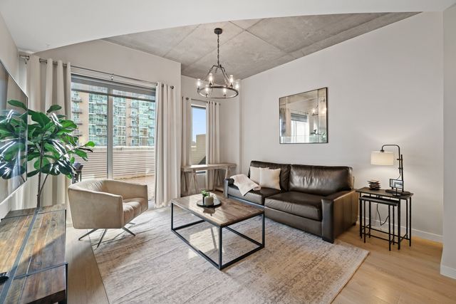 600 12th Ave S Apt 910, Nashville, TN 37203