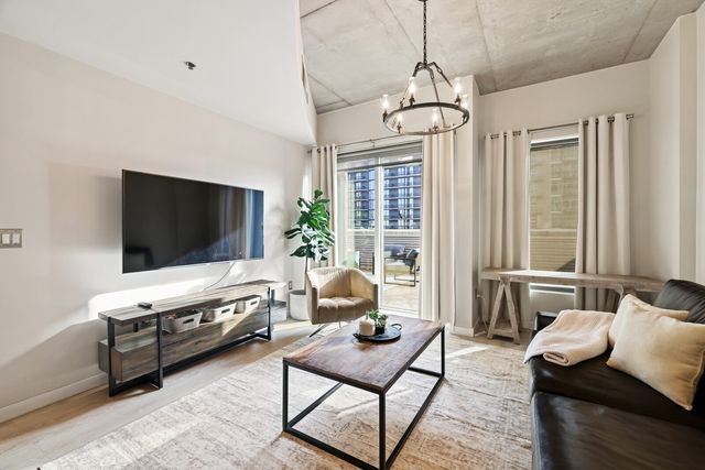 600 12th Ave S Apt 910, Nashville, TN 37203