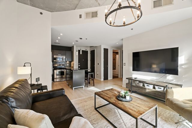 600 12th Ave S Apt 910, Nashville, TN 37203