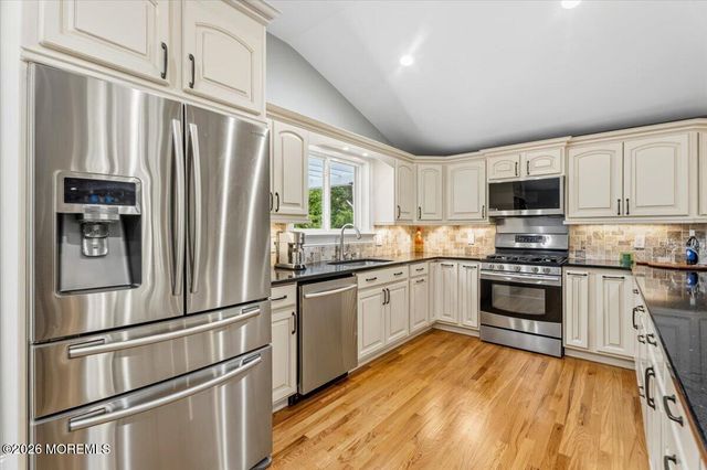 259 Hamiltonian Drive, Middletown, NJ 07701